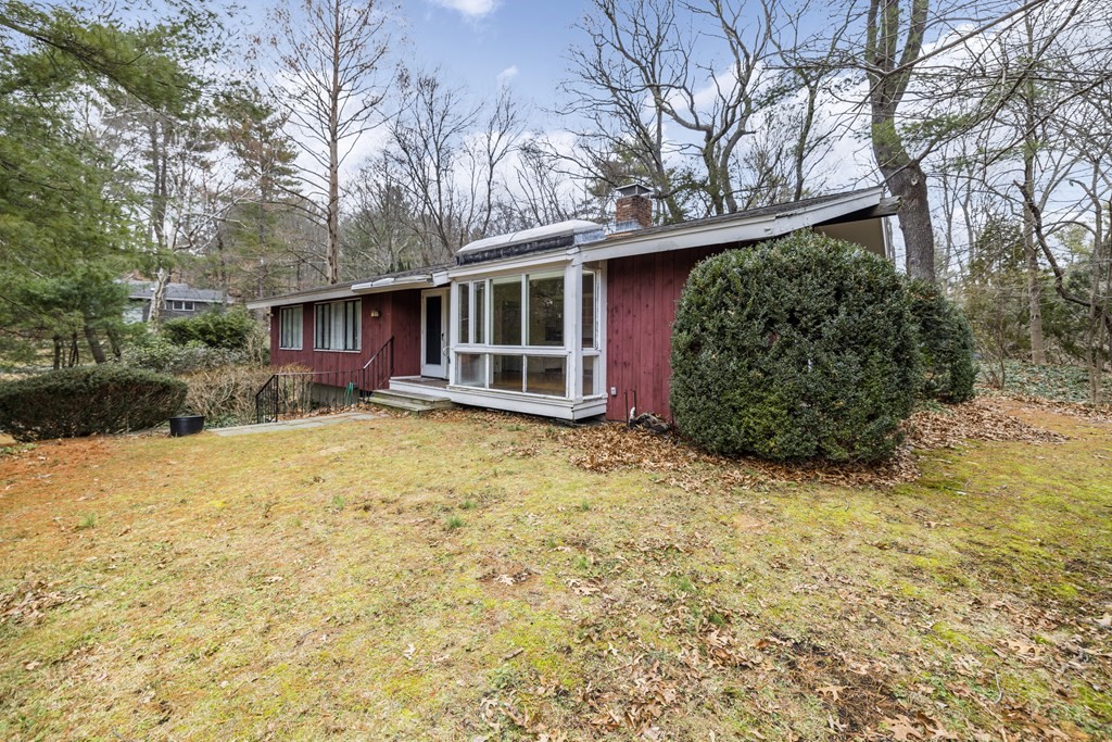 9 Peacock Farm Road