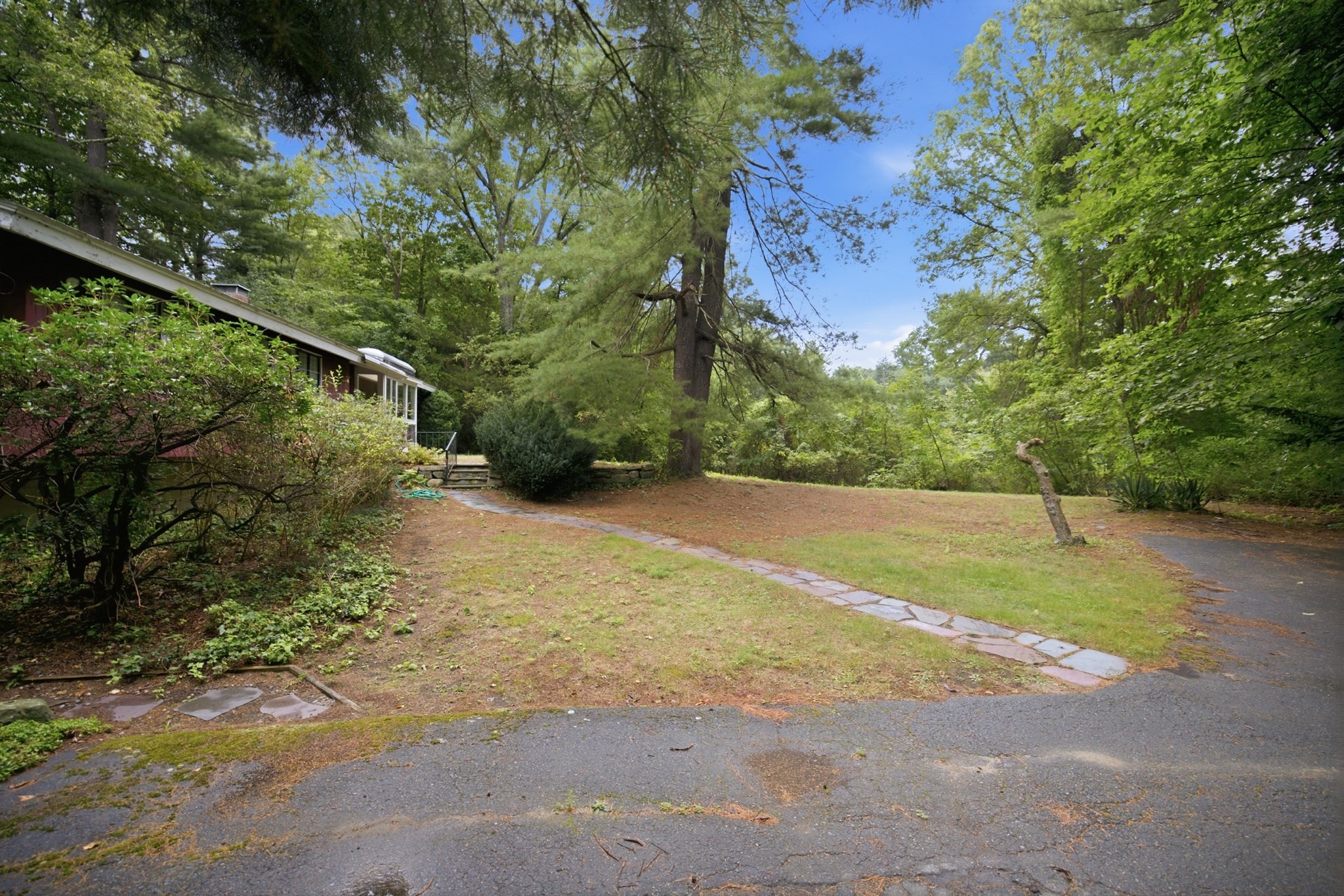 9 Peacock Farm Road