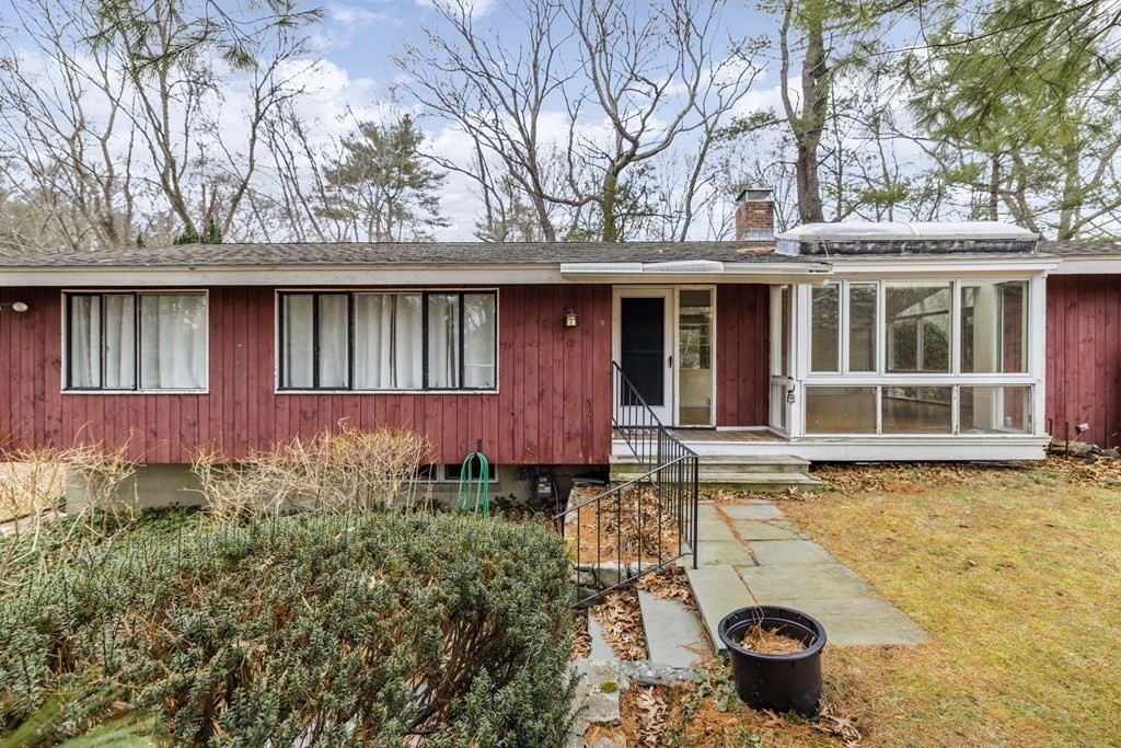 9 Peacock Farm Road