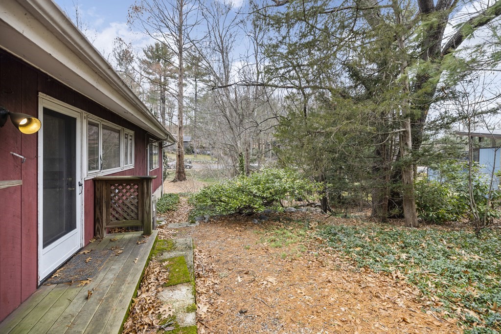 9 Peacock Farm Road