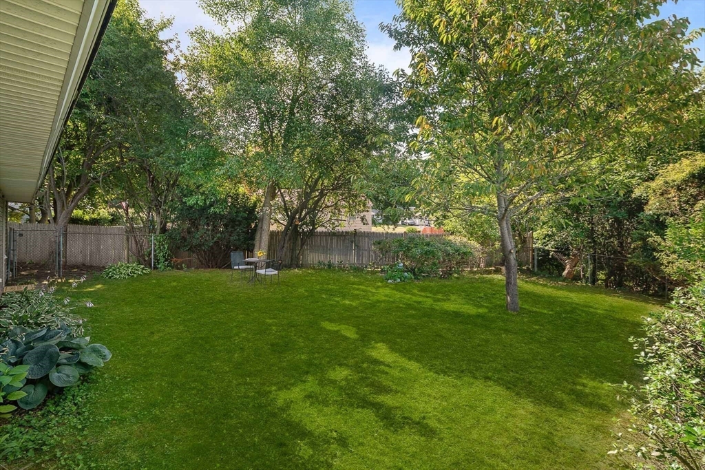 9 Upper Joclyn Avenue