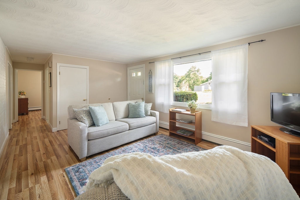 9 Upper Joclyn Avenue