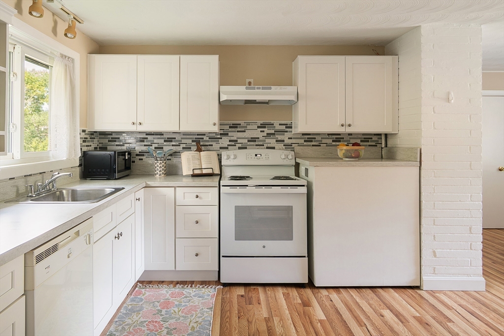 9 Upper Joclyn Avenue