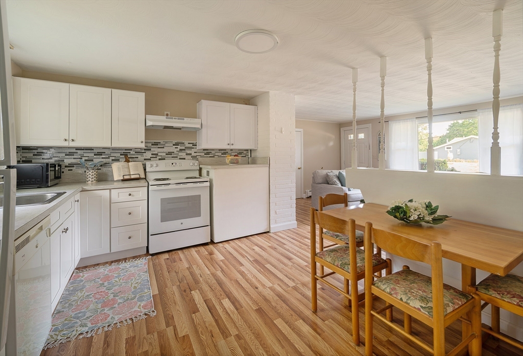 9 Upper Joclyn Avenue