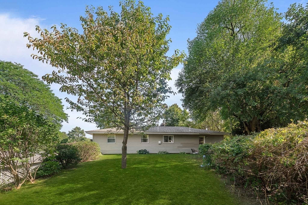 9 Upper Joclyn Avenue