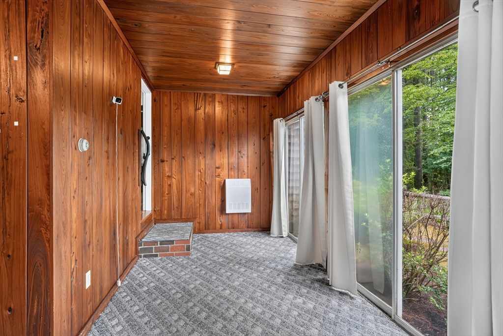 30 Acorn Pl