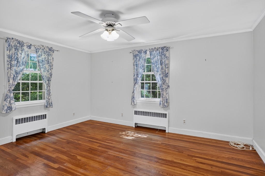 30 Acorn Pl