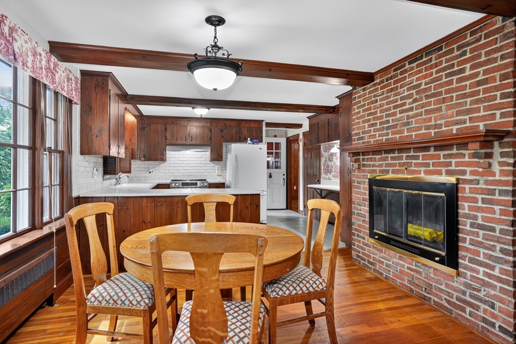 30 Acorn Pl