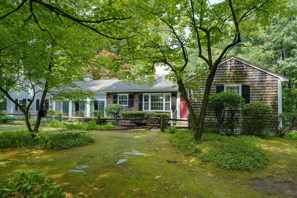 30 Acorn Pl