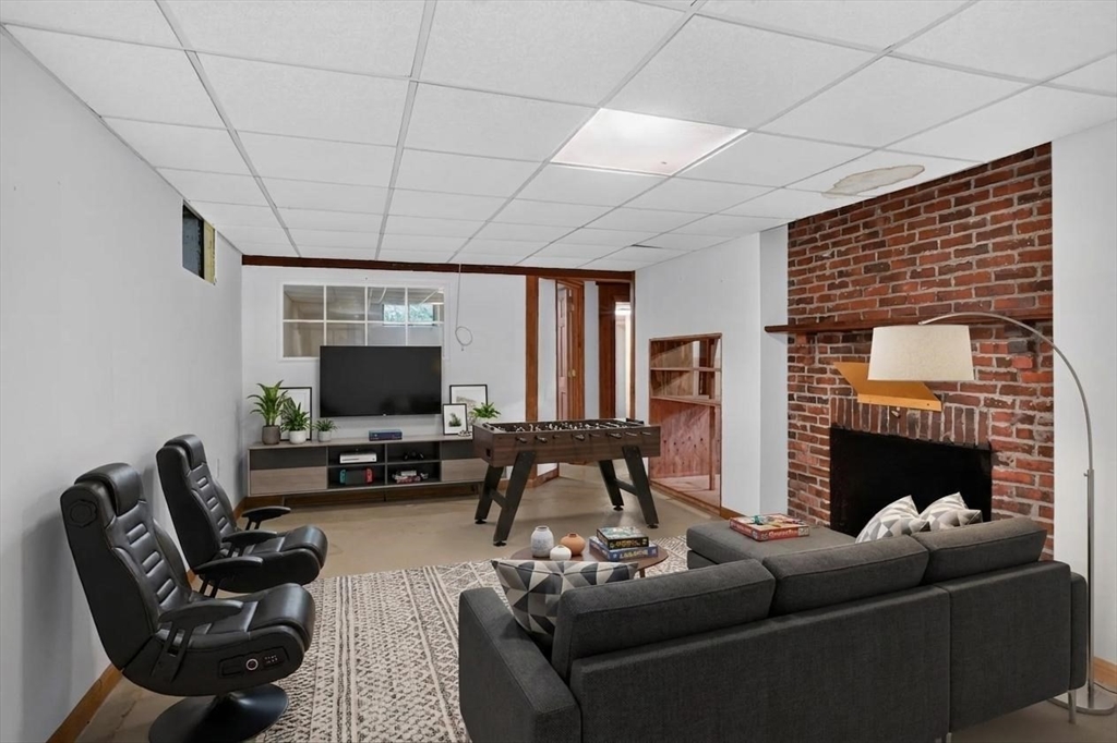 30 Acorn Pl