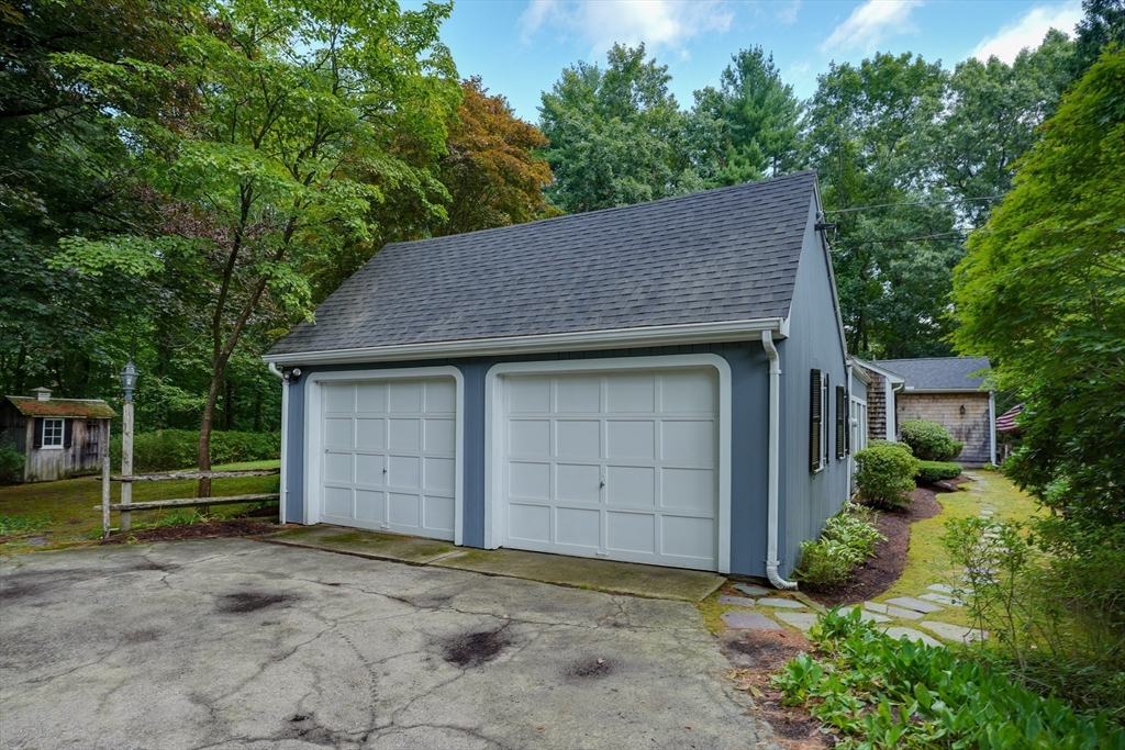 30 Acorn Pl