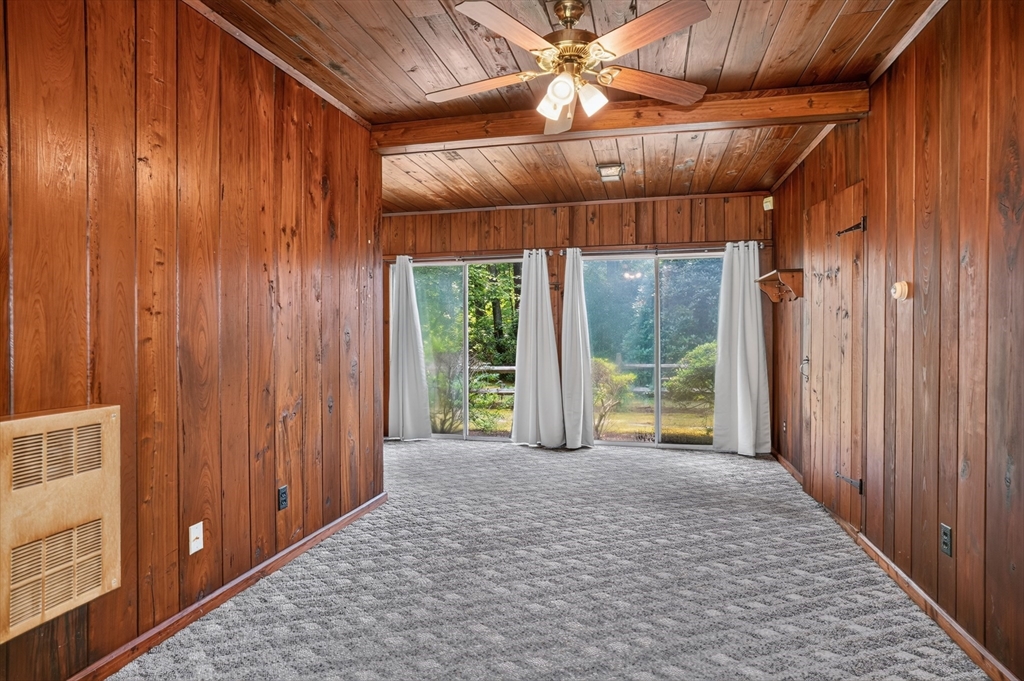 30 Acorn Pl