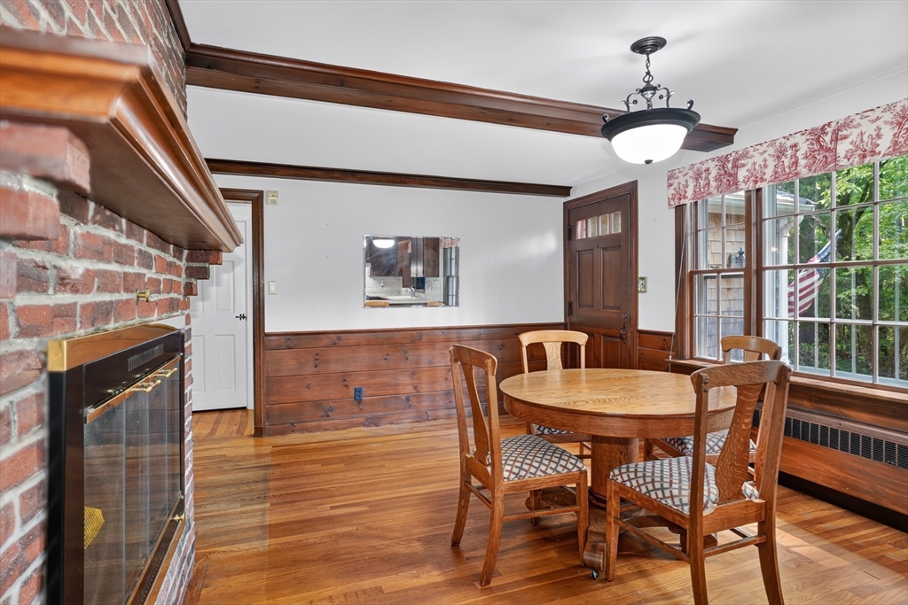 30 Acorn Pl