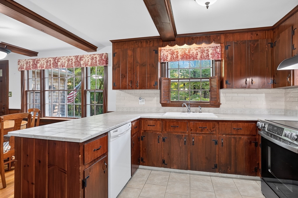 30 Acorn Pl