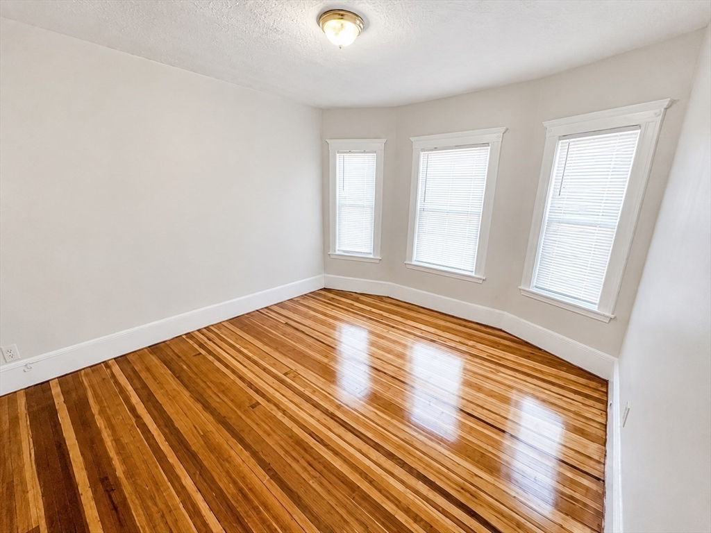 109 Capen St