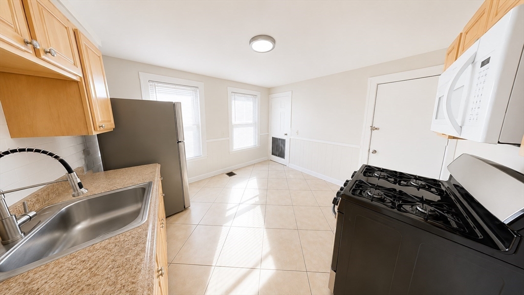 109 Capen St