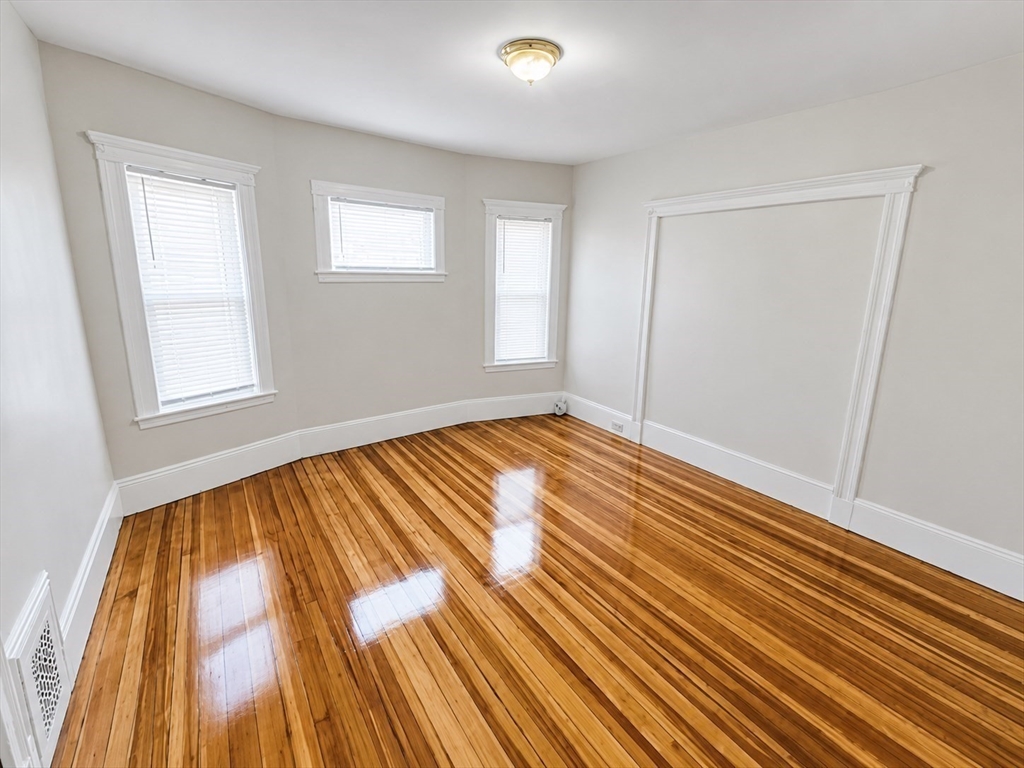 109 Capen St