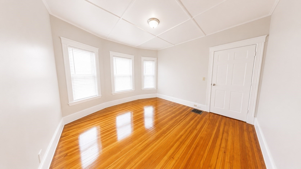 109 Capen St