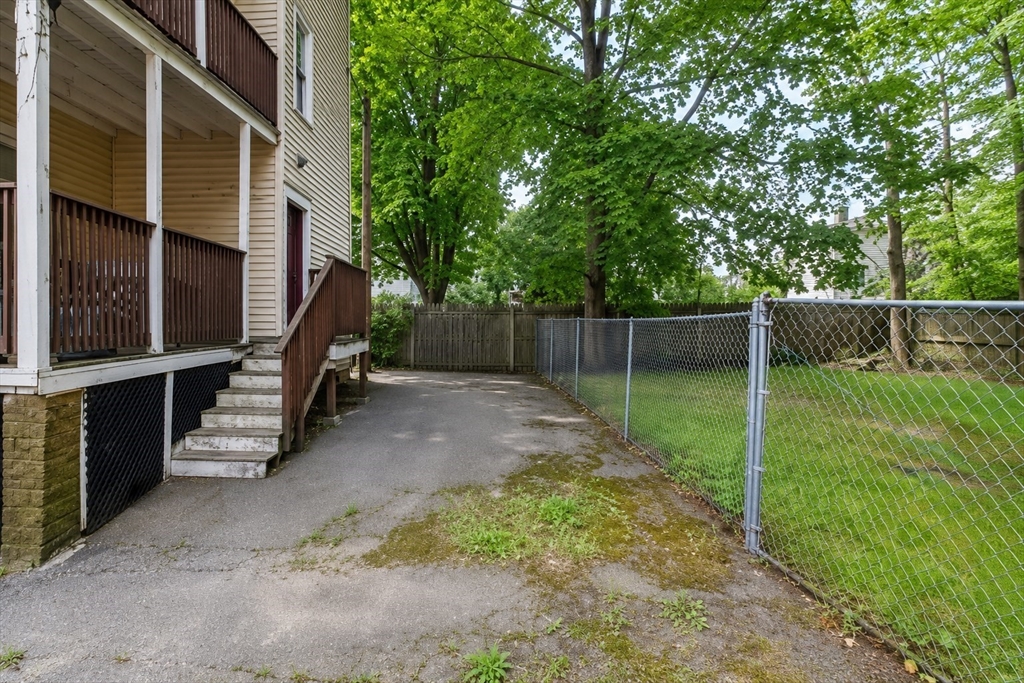 109 Capen St