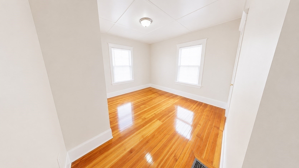 109 Capen St