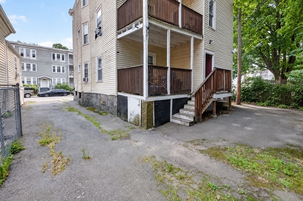 109 Capen St