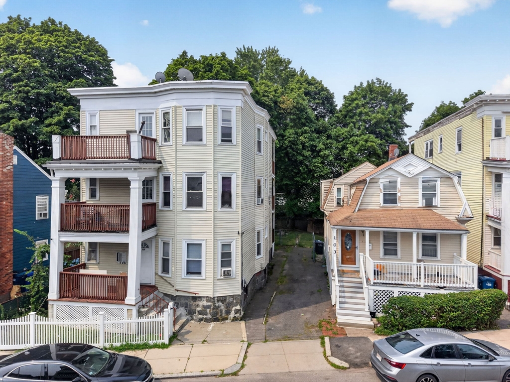 109 Capen St