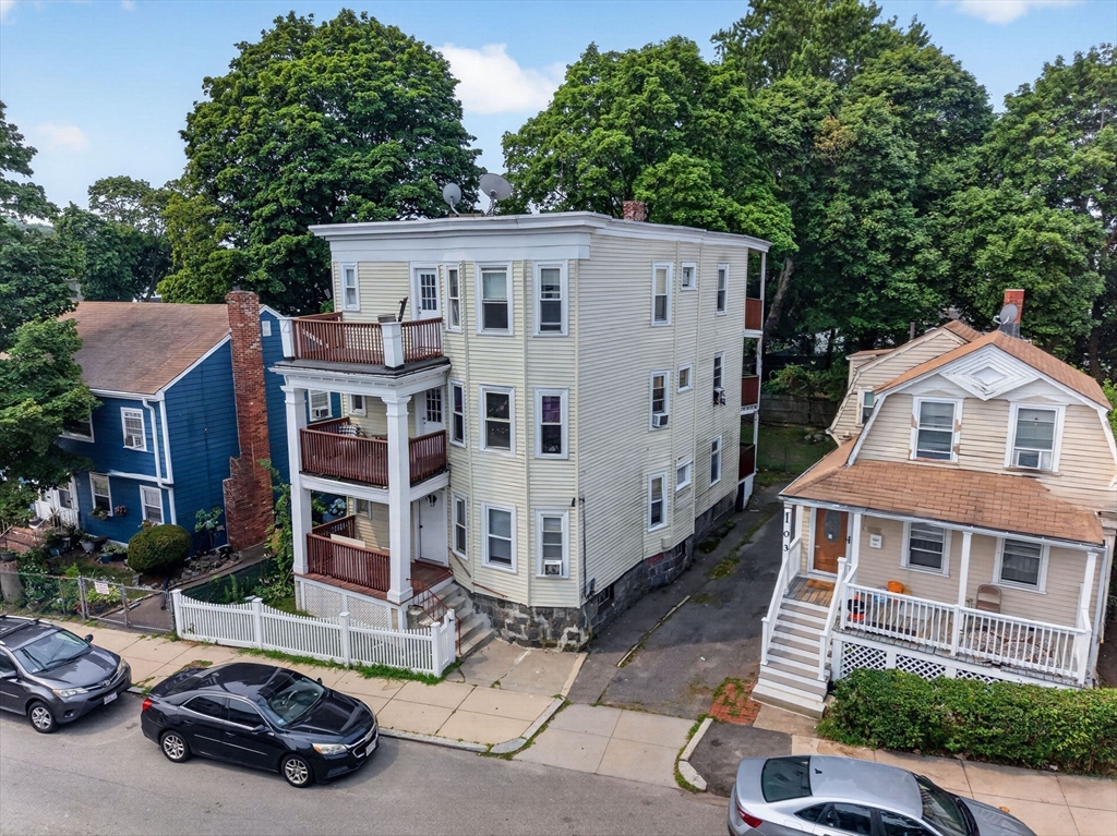 109 Capen St
