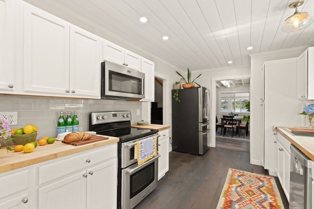44 Lakeshore Dr