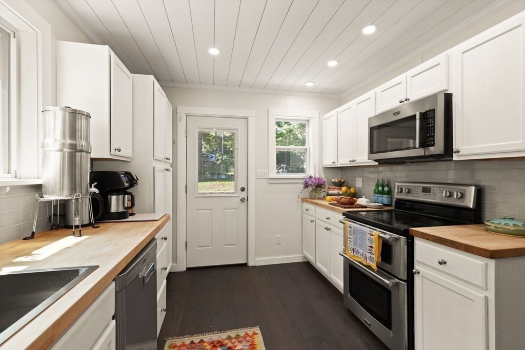 44 Lakeshore Dr