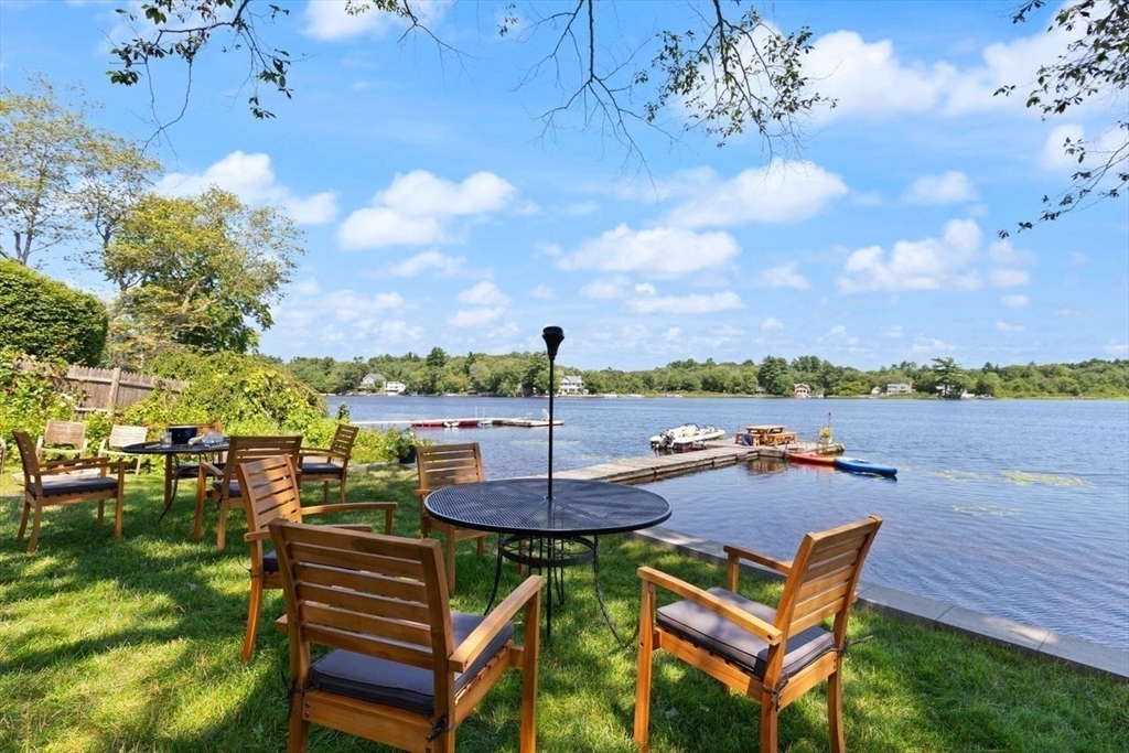 44 Lakeshore Dr