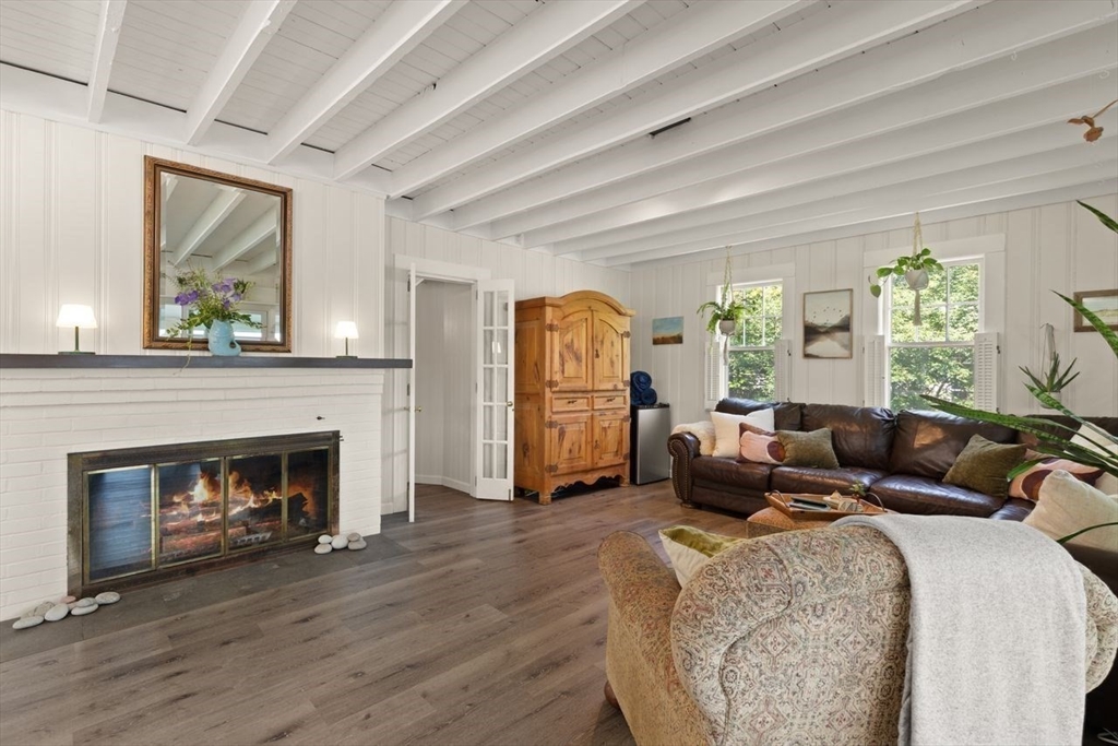 44 Lakeshore Dr