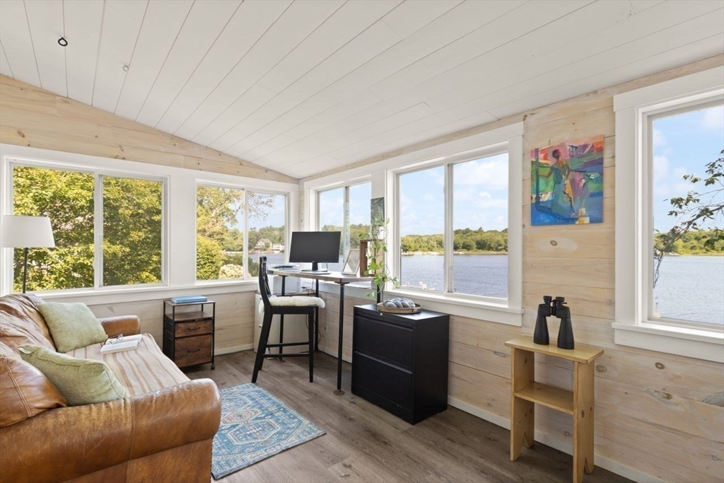 44 Lakeshore Dr