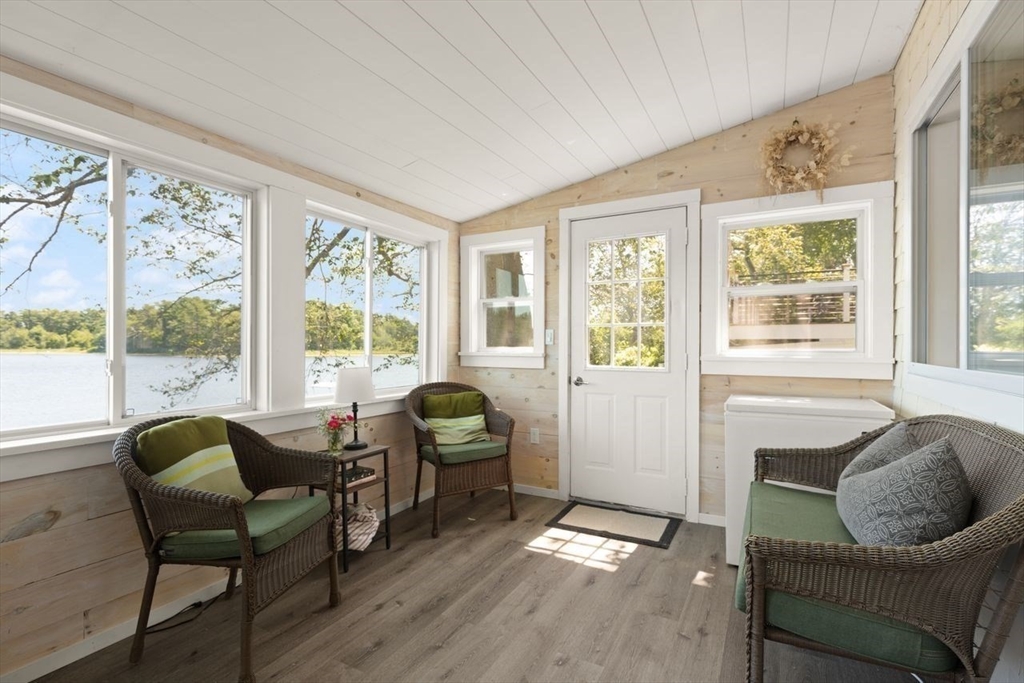 44 Lakeshore Dr