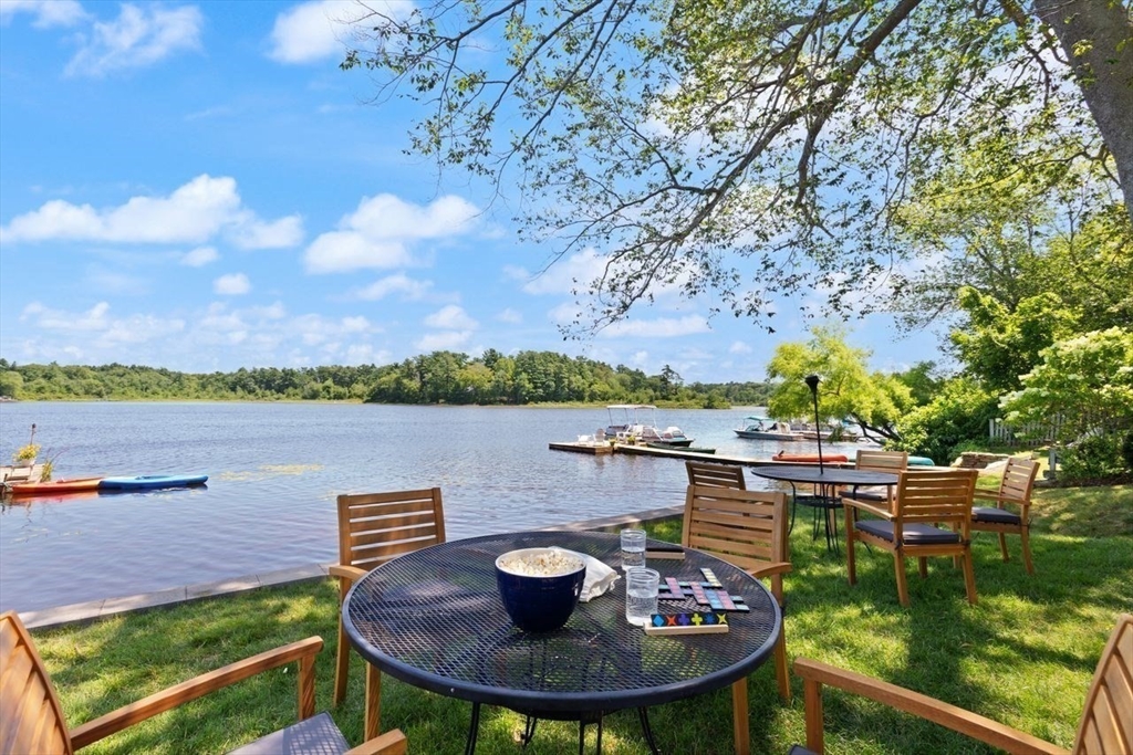 44 Lakeshore Dr