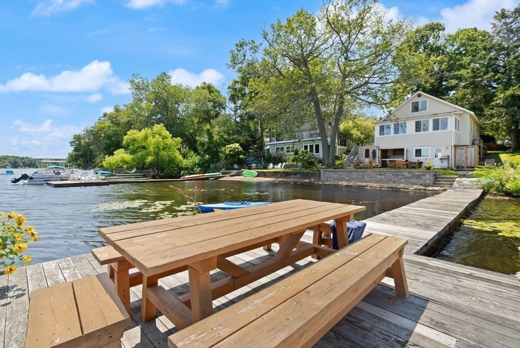 44 Lakeshore Dr
