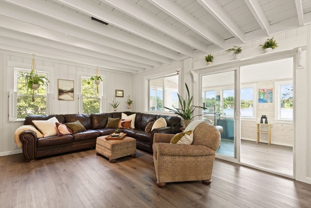 44 Lakeshore Dr