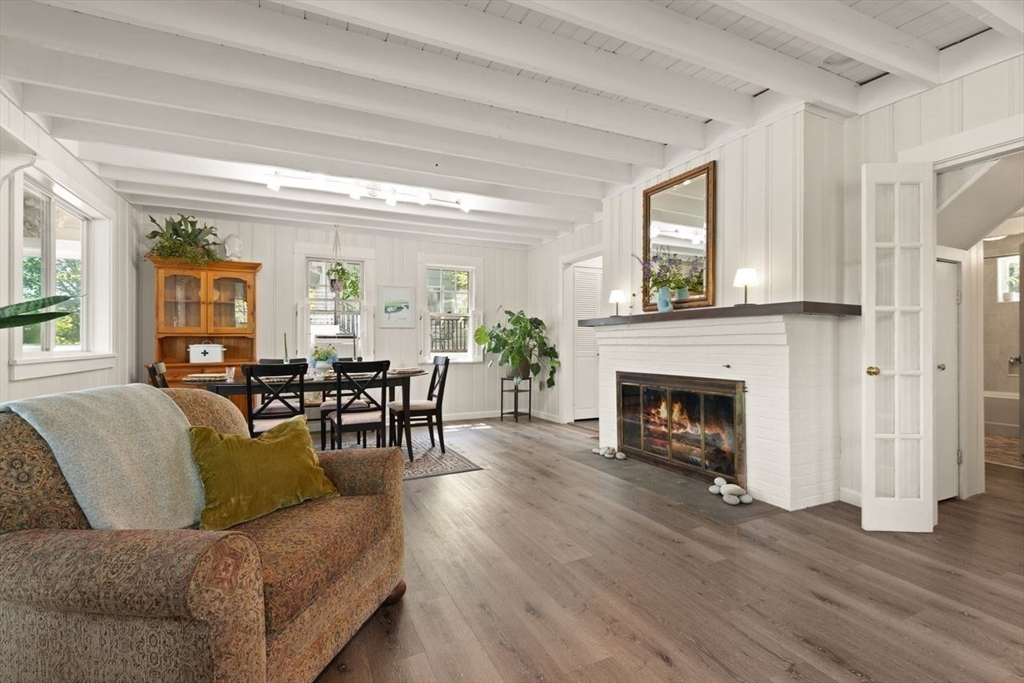 44 Lakeshore Dr