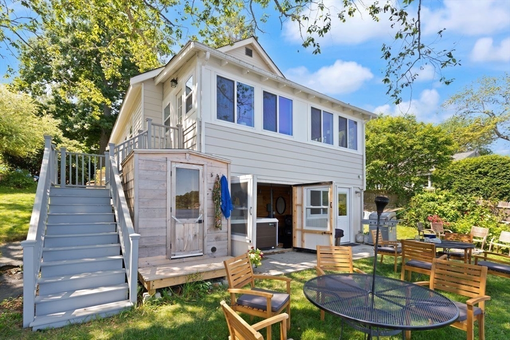 44 Lakeshore Dr