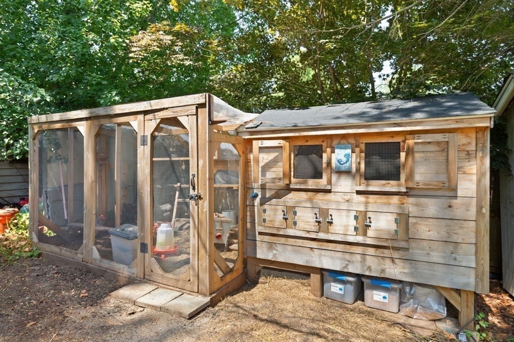 44 Lakeshore Dr