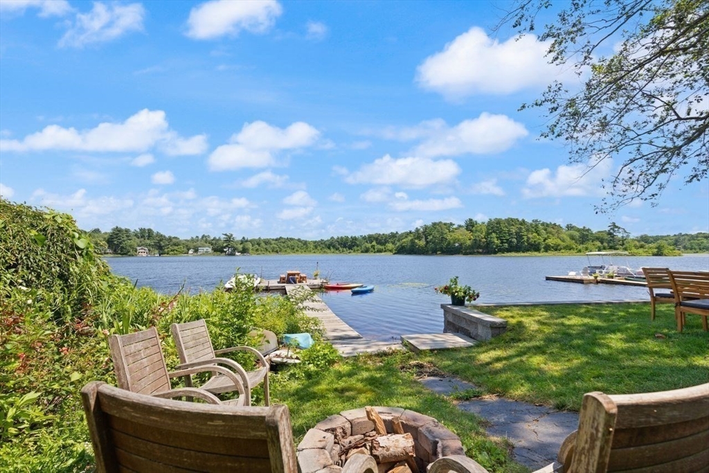 44 Lakeshore Dr