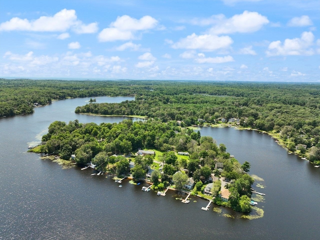 44 Lakeshore Dr