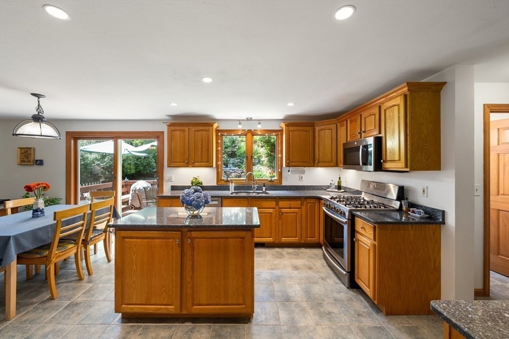 77 Tadmuck Road