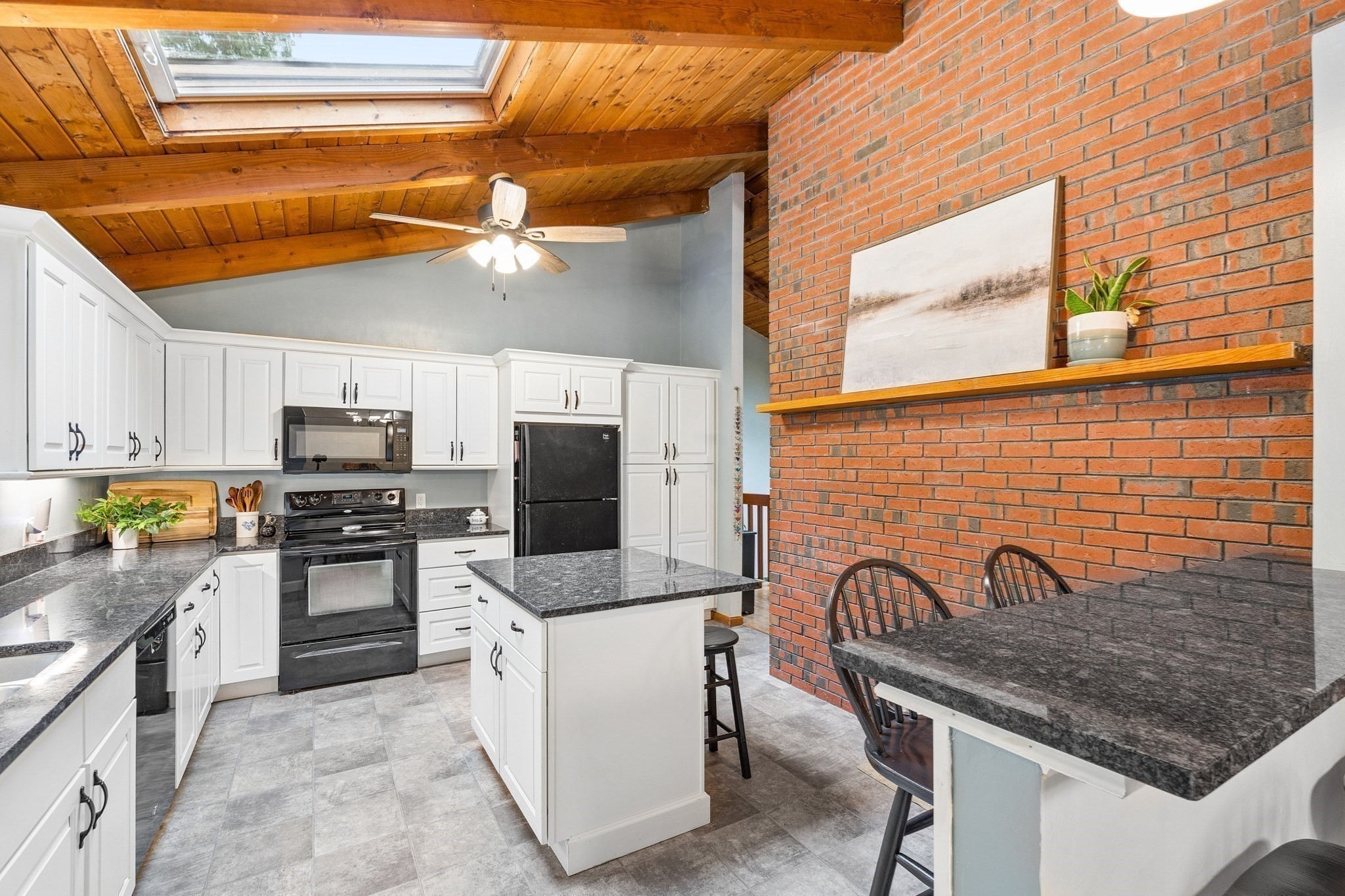 10 Lowell Dr