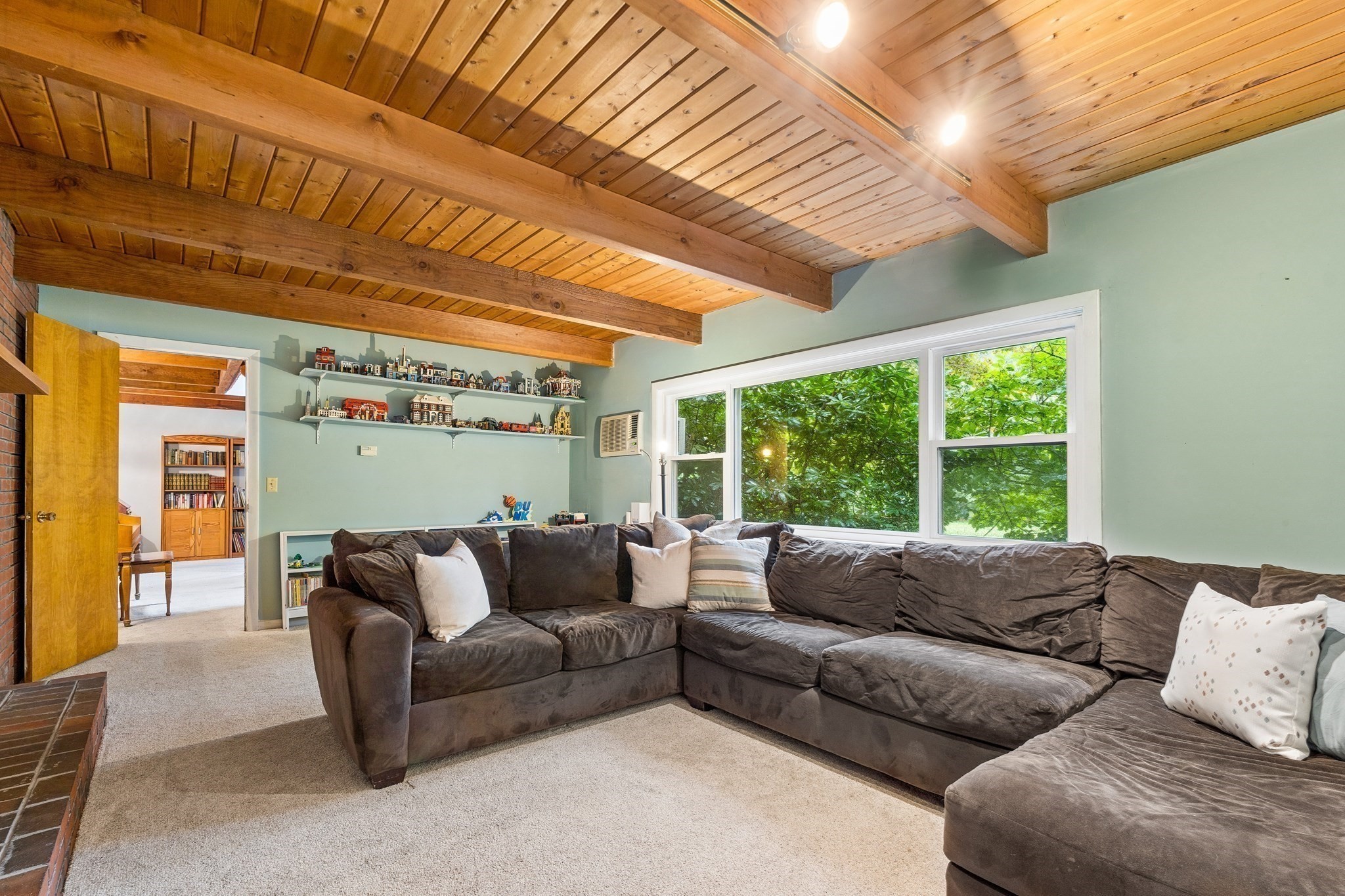 10 Lowell Dr
