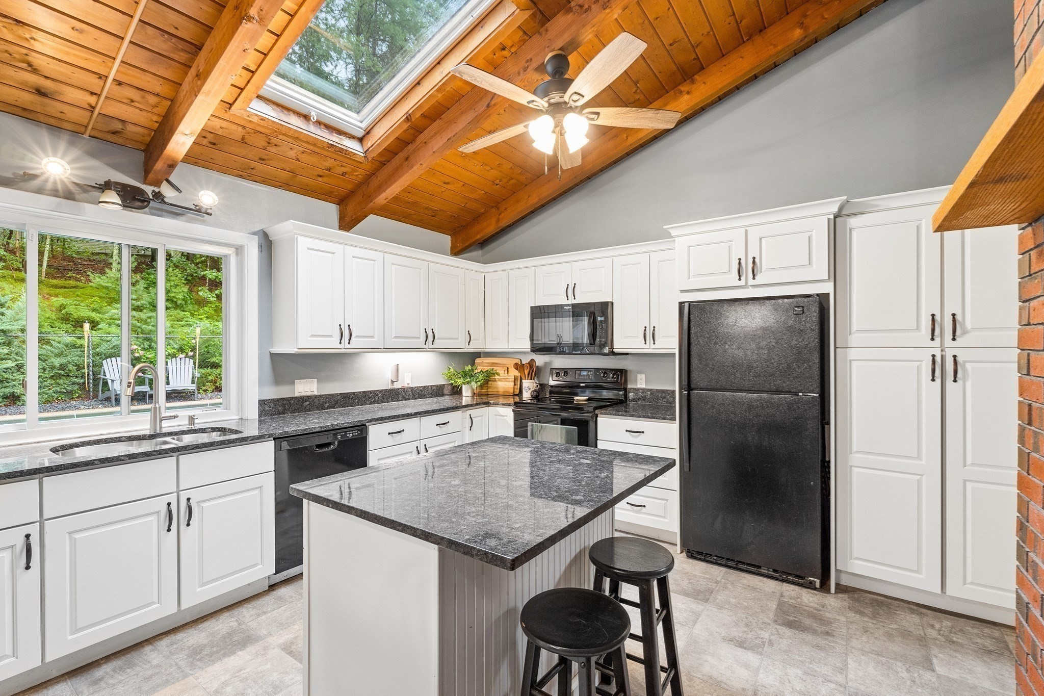 10 Lowell Dr
