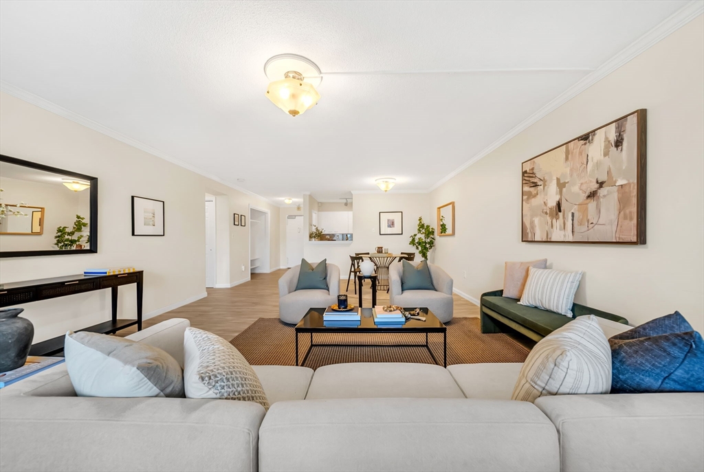 9 Hawthorne Pl # 7H
