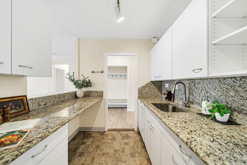 9 Hawthorne Pl # 7H
