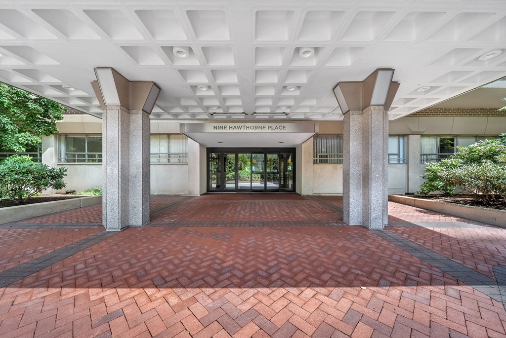 9 Hawthorne Pl # 7H