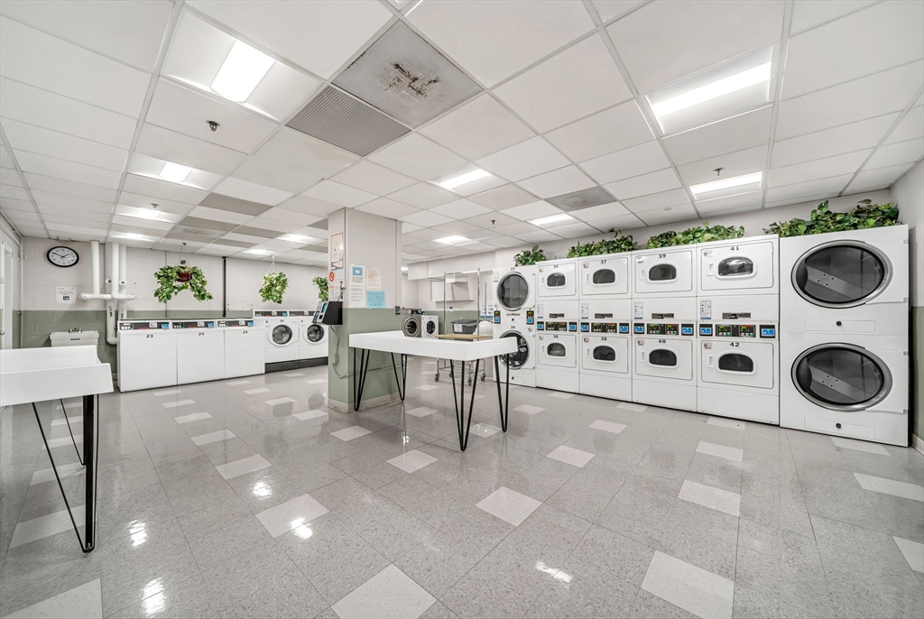 9 Hawthorne Pl # 7H