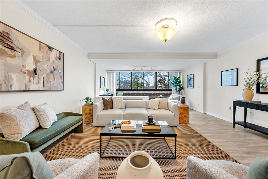9 Hawthorne Pl # 7H